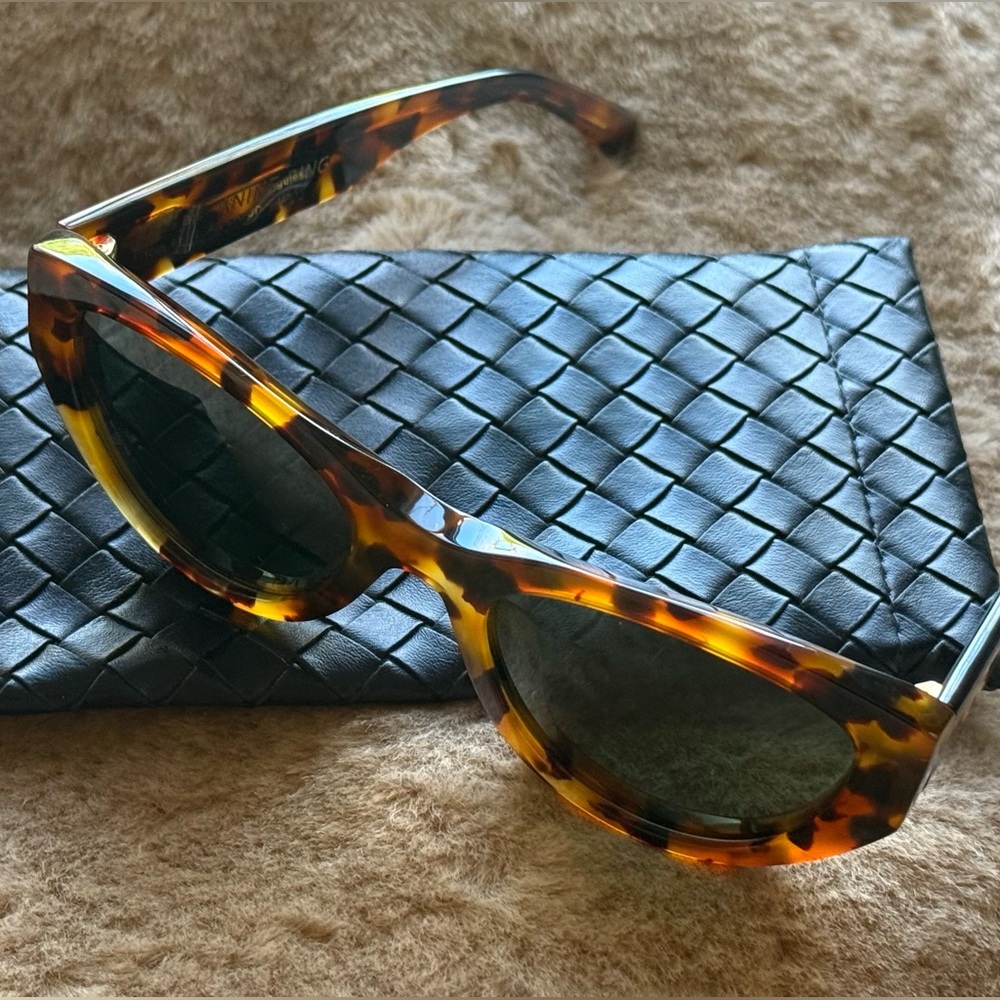 ANINE BING sunglasses.